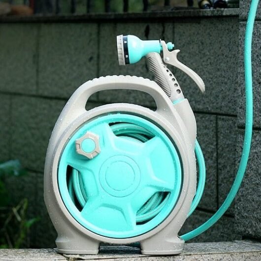 Tuyau d'arrosage rétractable avec Pulvérisateur 15 m </br> خرطوم متنقل متعدد الوظائف ب 6 وضعيات